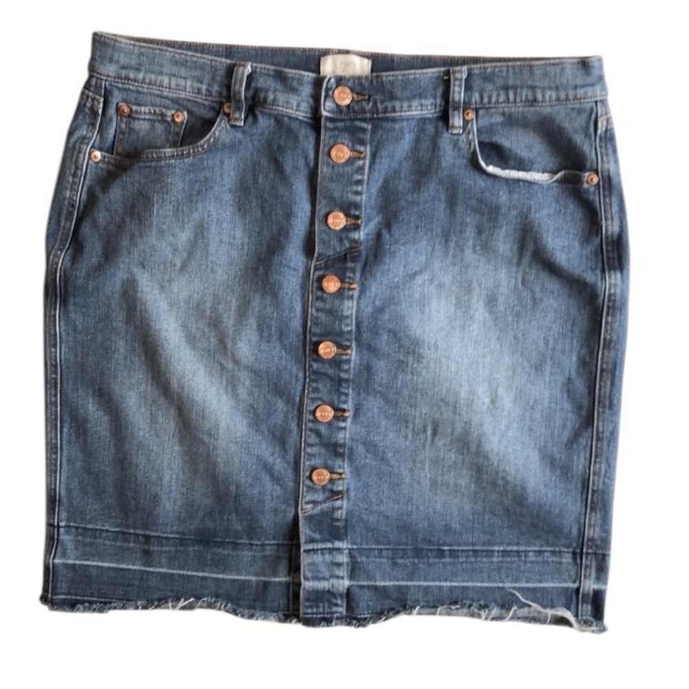 Cute Loft Denim Skirt w/ Raw Hem & Gold Buttons. Size 14.